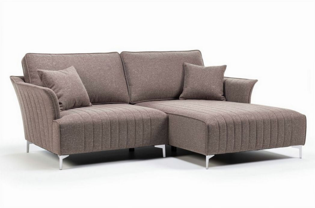 Hoekbank van stof in bruin met kussens en verchroomde poten 200 x 90 x 85cm